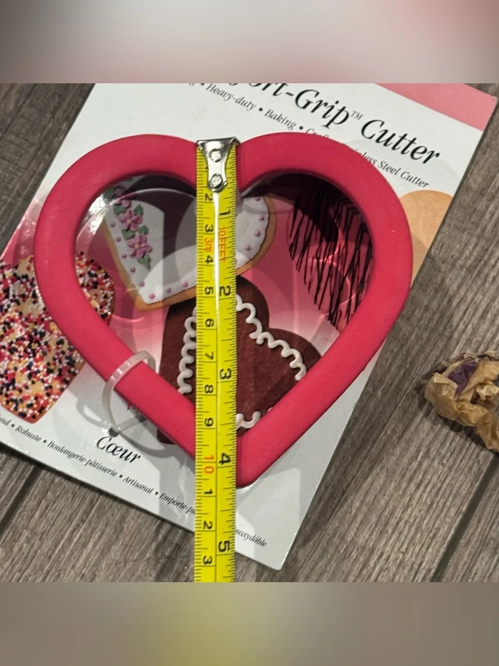 4 Wilton Comfort Grip Cookie Cutters New Bunny Pumpkin & 2 Hearts